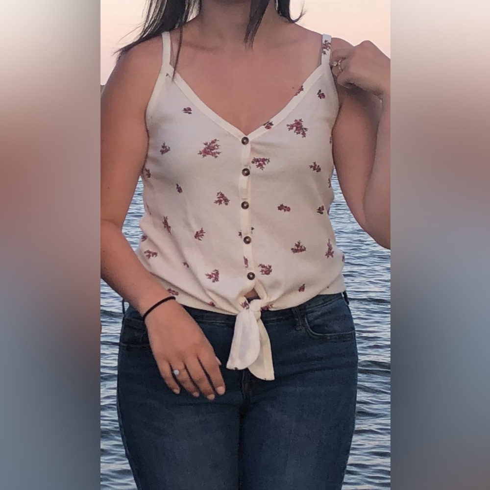 Wild fable roses cream tank top with tie